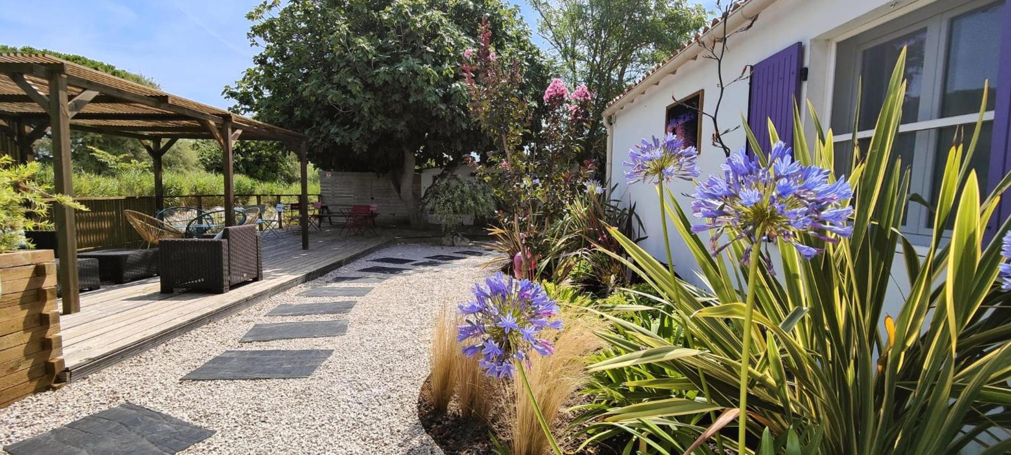 Logis Le Nid Du Pont De Gau Aparthotel 3*