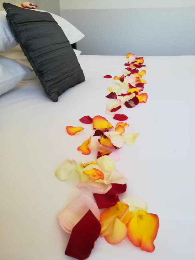 Logis Le Nid Du Pont De Gau Aparthotel 3*