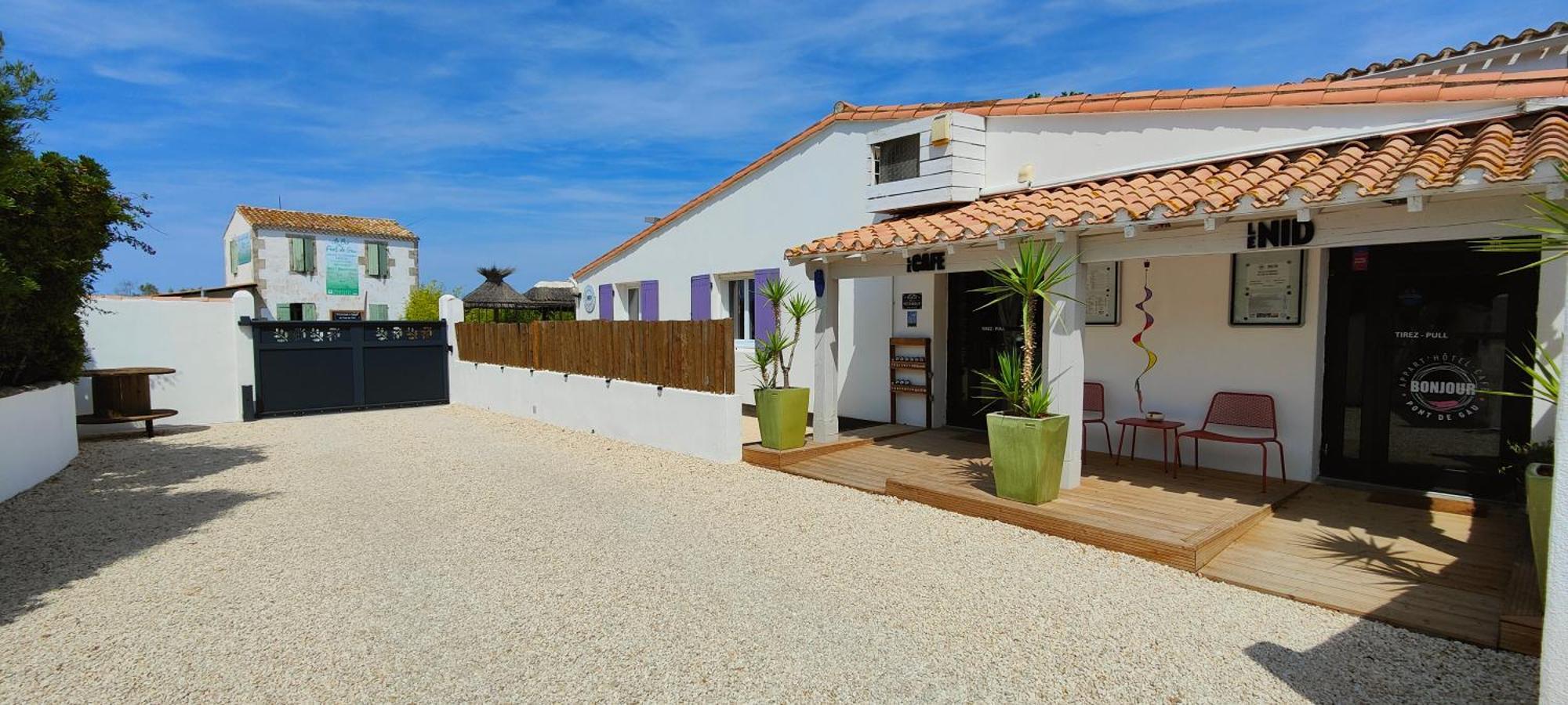 Aparthotel Logis Le Nid Du Pont De Gau 3*